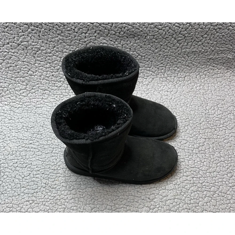 UGG Classic Short II Boots Big Girls Size 3 Greenish Black Color